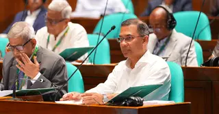 পাঁচ মিনিট আগেই সংসদ অধিবেশনে প্রবেশ করেন প্রধানমন্ত্রী